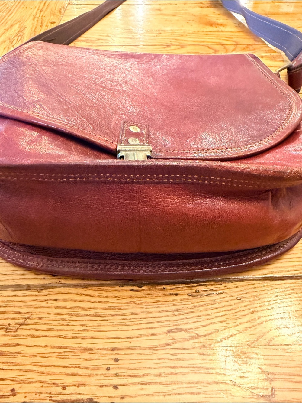 Leather Crossbody Saddle Bag in Burgundy Red - Picture 7 of 8